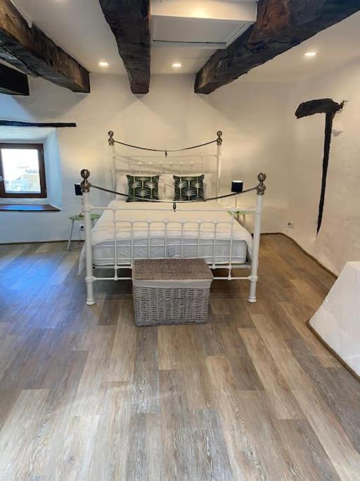 Spacious 1 Bed Home With Shared Pool Champagnac-la-Rivière Buitenkant foto