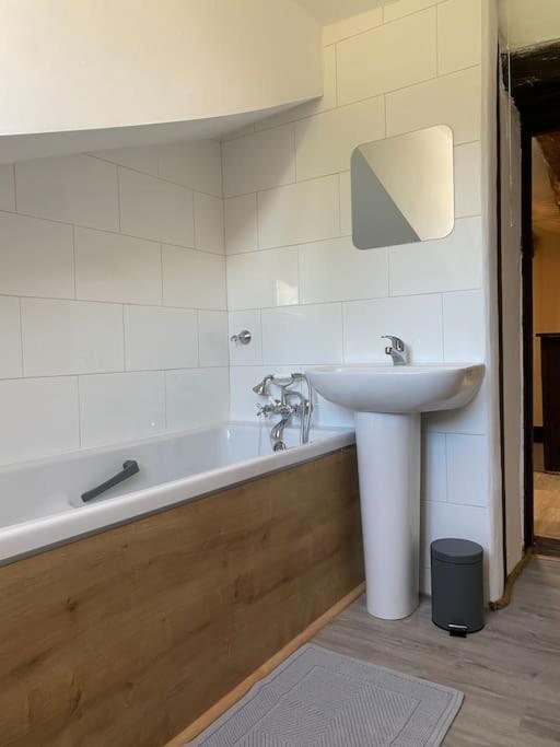 Spacious 1 Bed Home With Shared Pool Champagnac-la-Rivière Buitenkant foto