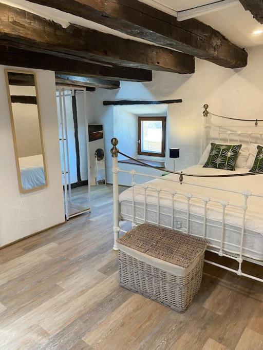 Spacious 1 Bed Home With Shared Pool Champagnac-la-Rivière Buitenkant foto